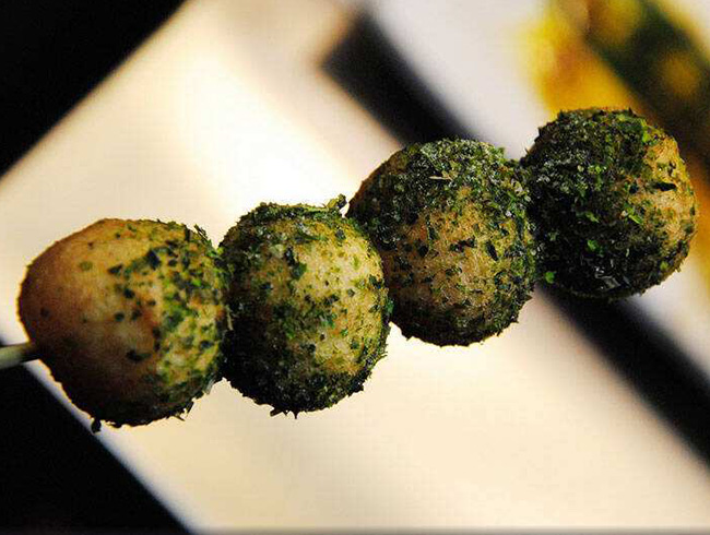 Fish balls with seaweed